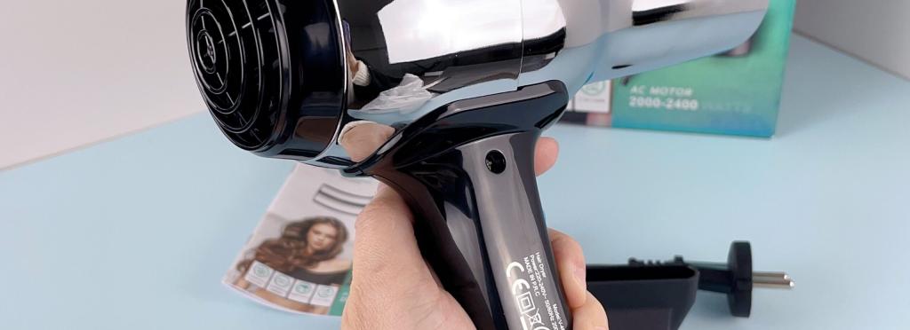 VGR professional hair dryer V-465 - 2400 watt power (effective performance), 3 heat settings, 2 speeds, cool air button, sleek black metallic design