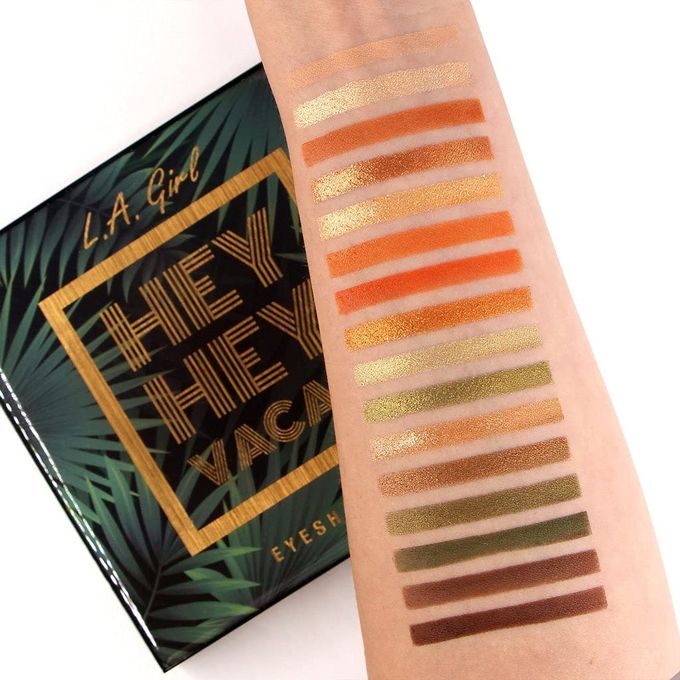 LA Girl eyeshadow palette 43084 matte and glitter shades — image 3