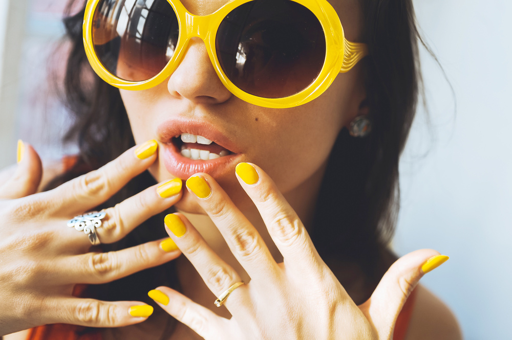Yves Saint Laurent La Lacquer Couture nail polish 62 babouche yellow — image 2