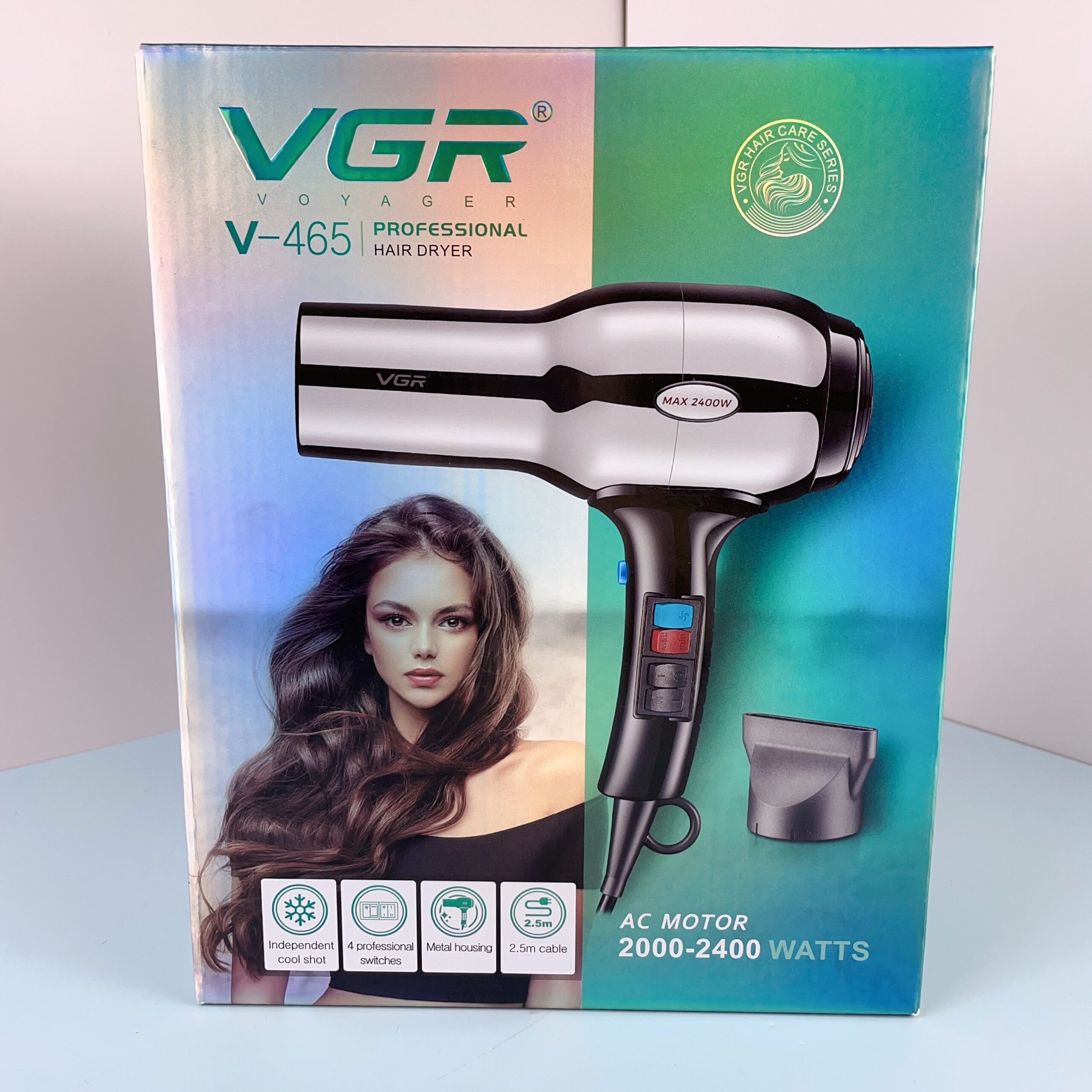 مجفف شعر VGR احترافي V-465 - قوة 2400 واط (أداء فعال)، 3 إعدادات حرارة، سرعتين، زر هواء بارد، تصميم معدني أسود أنيق