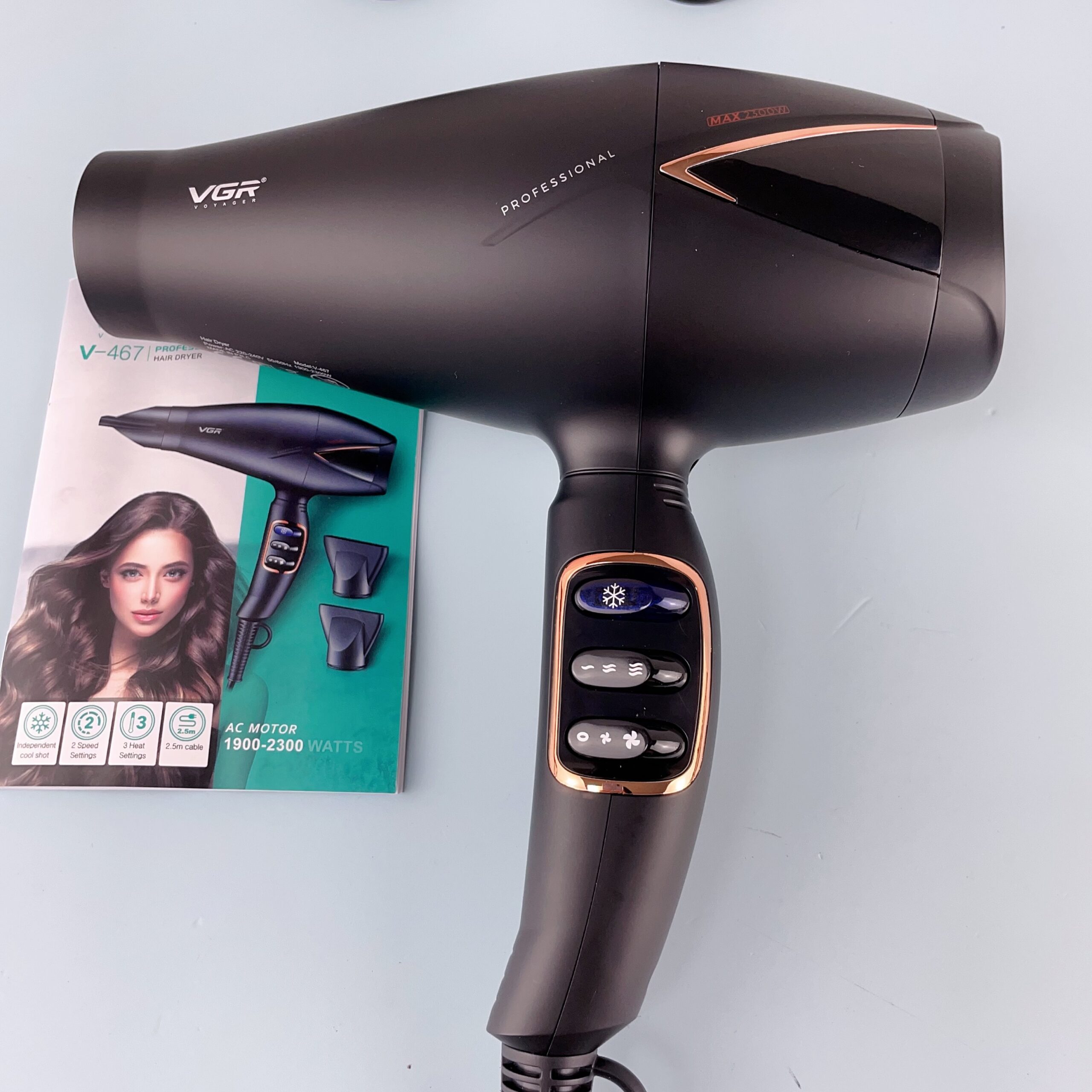 استشوار VGR 467 الاحترافي - محرك DC هادئ، 2 حرارة/زر تبريد، فوهة قابلة للفصل، حماية من الحرارة الزائدة، تصميم فريد