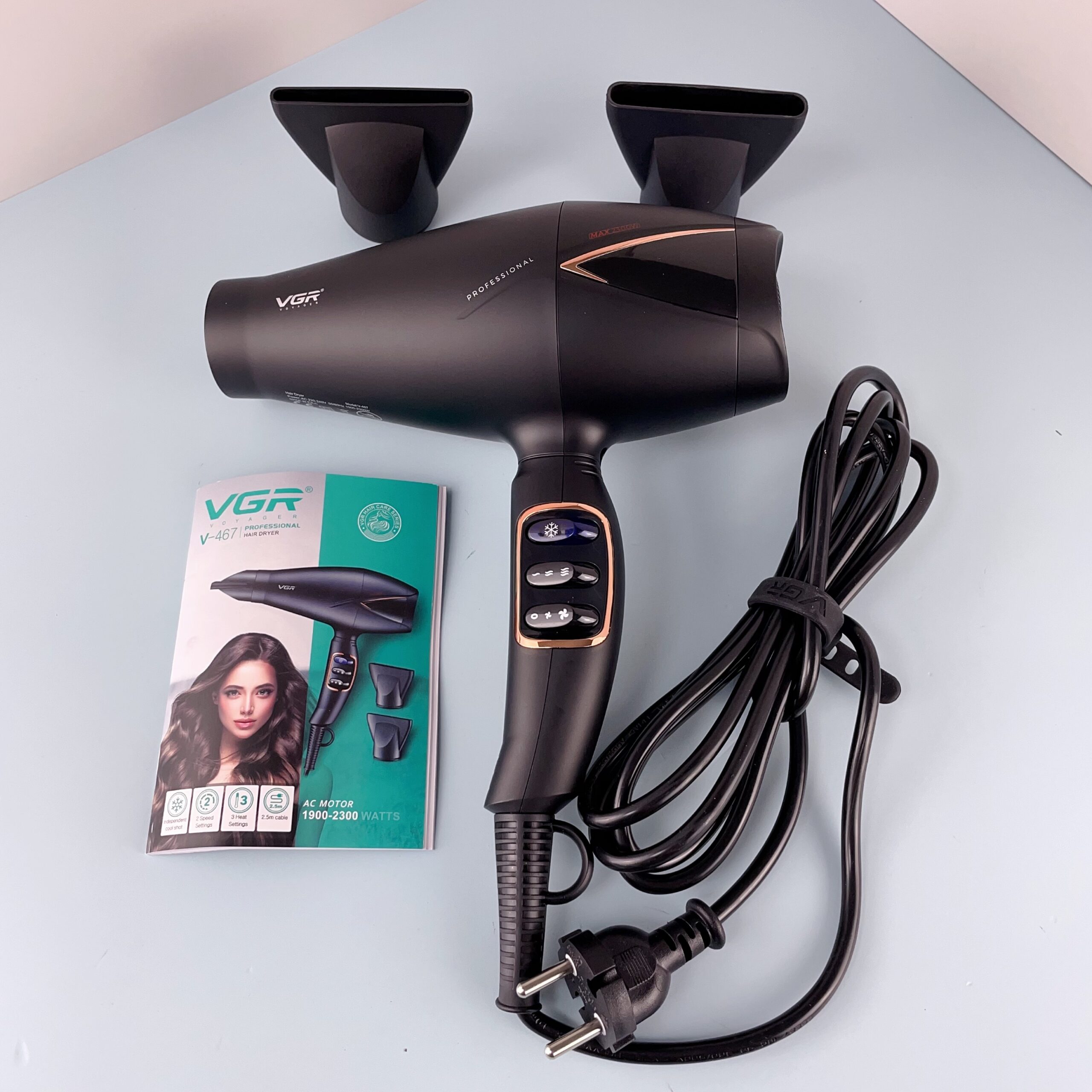 استشوار VGR 467 الاحترافي - محرك DC هادئ، 2 حرارة/زر تبريد، فوهة قابلة للفصل، حماية من الحرارة الزائدة، تصميم فريد