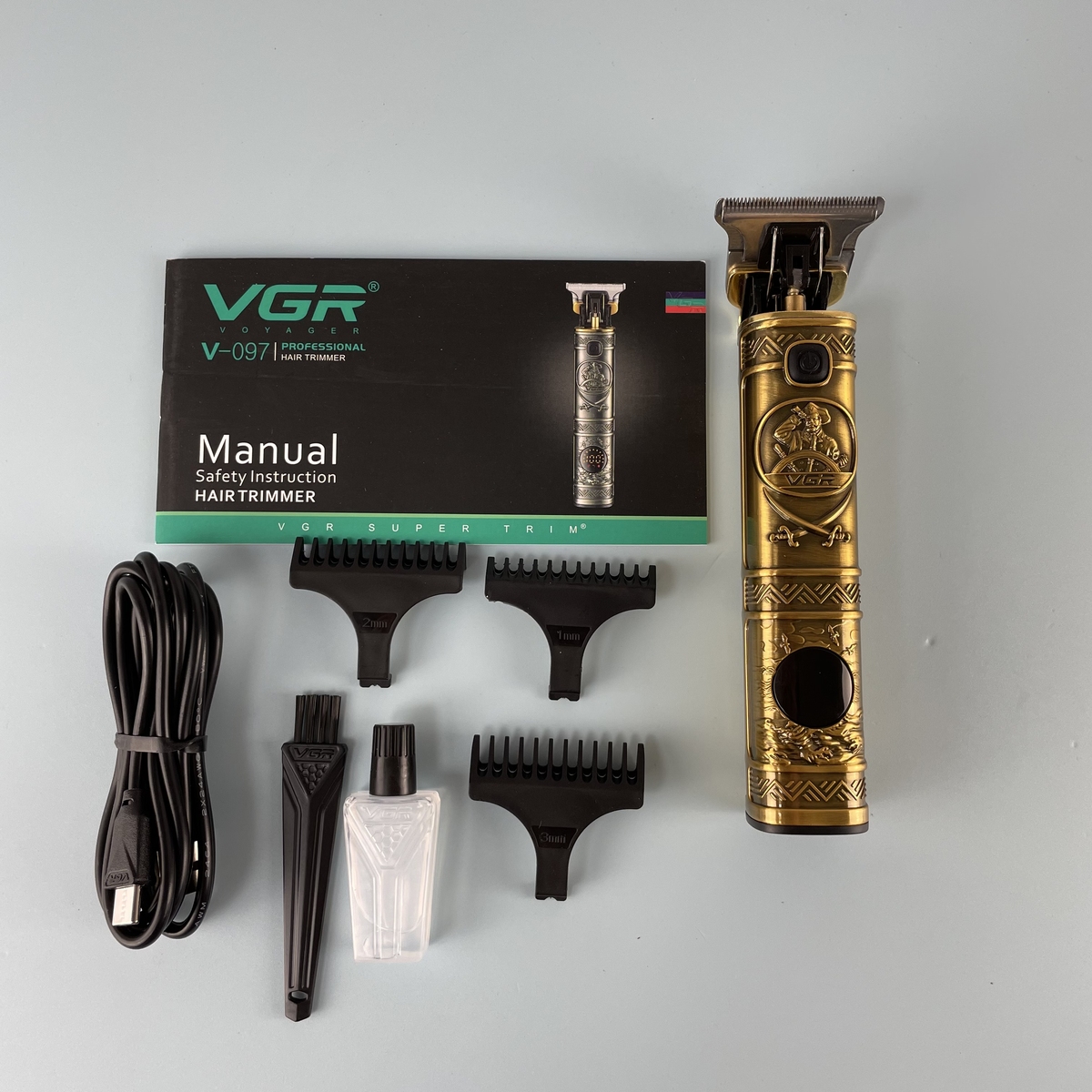 ماكينة حلاقة VGR احترافية لاسلكية VL-097 - بطارية 400 دقيقة، شفرات ستانلس ستيل، شاشة LED، وضع تربو، 3 أمشاط توجيه