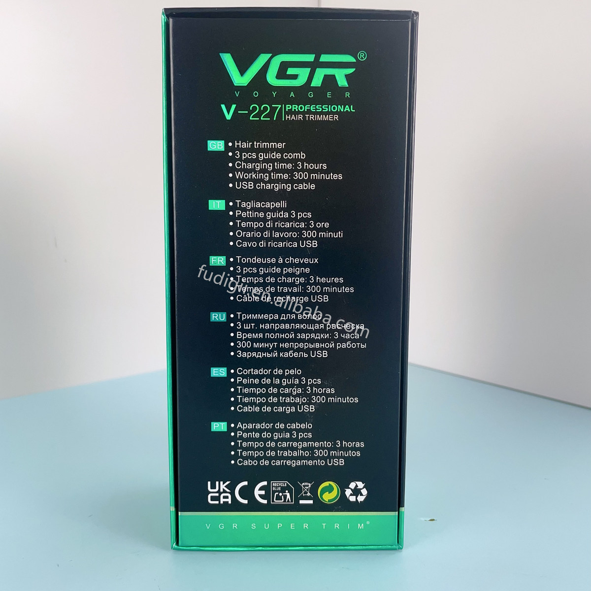 ماكينة قص الشعر VGR V-227 الاحترافية - لاسلكية بشفرات ستانلس ستيل وتيتانيوم، شحن USB، طول قص متغير