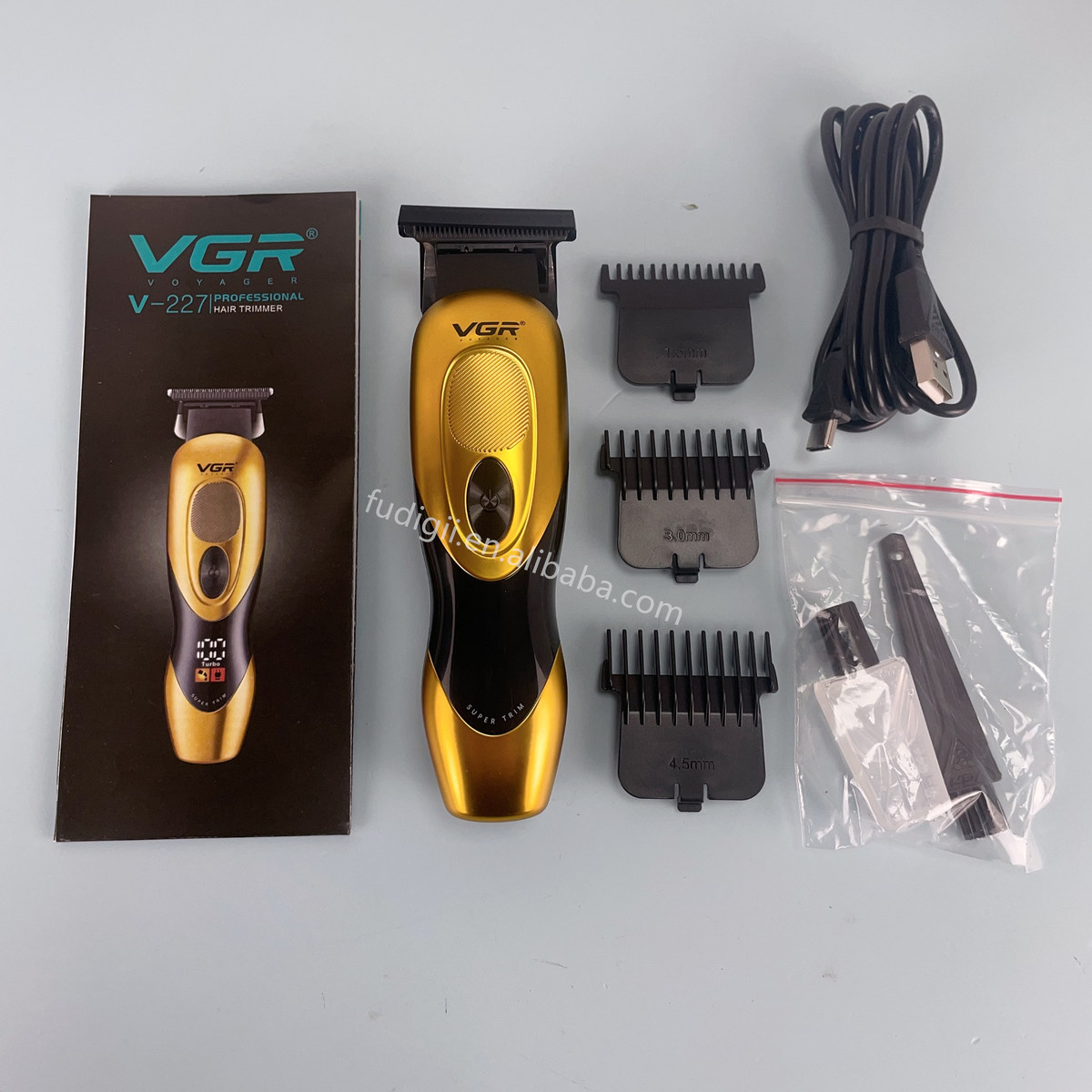 ماكينة قص الشعر VGR V-227 الاحترافية - لاسلكية بشفرات ستانلس ستيل وتيتانيوم، شحن USB، طول قص متغير
