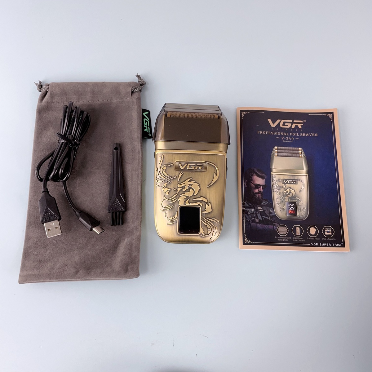 ماكينة حلاقة VGR V-349 الذهبية للرجال - لاسلكية بتقنية القطع برقائق التيتانيوم الثلاثية، شاشة LED، تصميم مريح