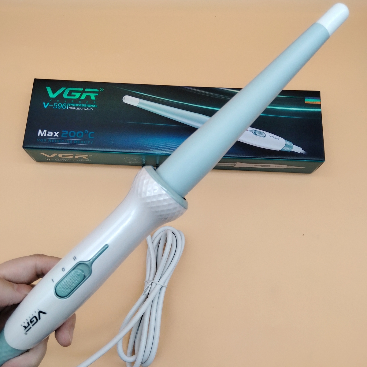 مكواة تجعيد الشعر الاحترافية VGR V-596 - اسطوانة سيراميك لحماية وتمويج مثالي