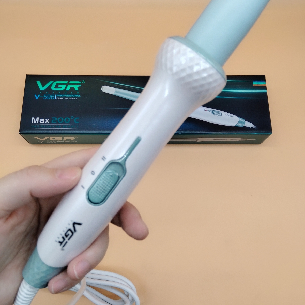 مكواة تجعيد الشعر الاحترافية VGR V-596 - اسطوانة سيراميك لحماية وتمويج مثالي