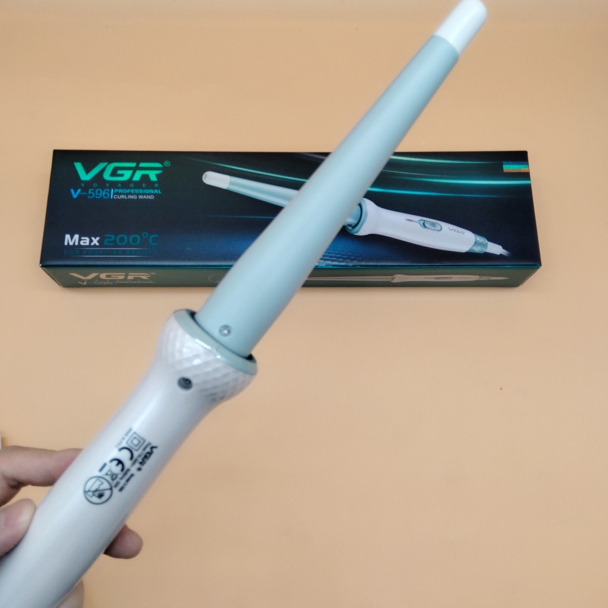 مكواة تجعيد الشعر الاحترافية VGR V-596 - اسطوانة سيراميك لحماية وتمويج مثالي