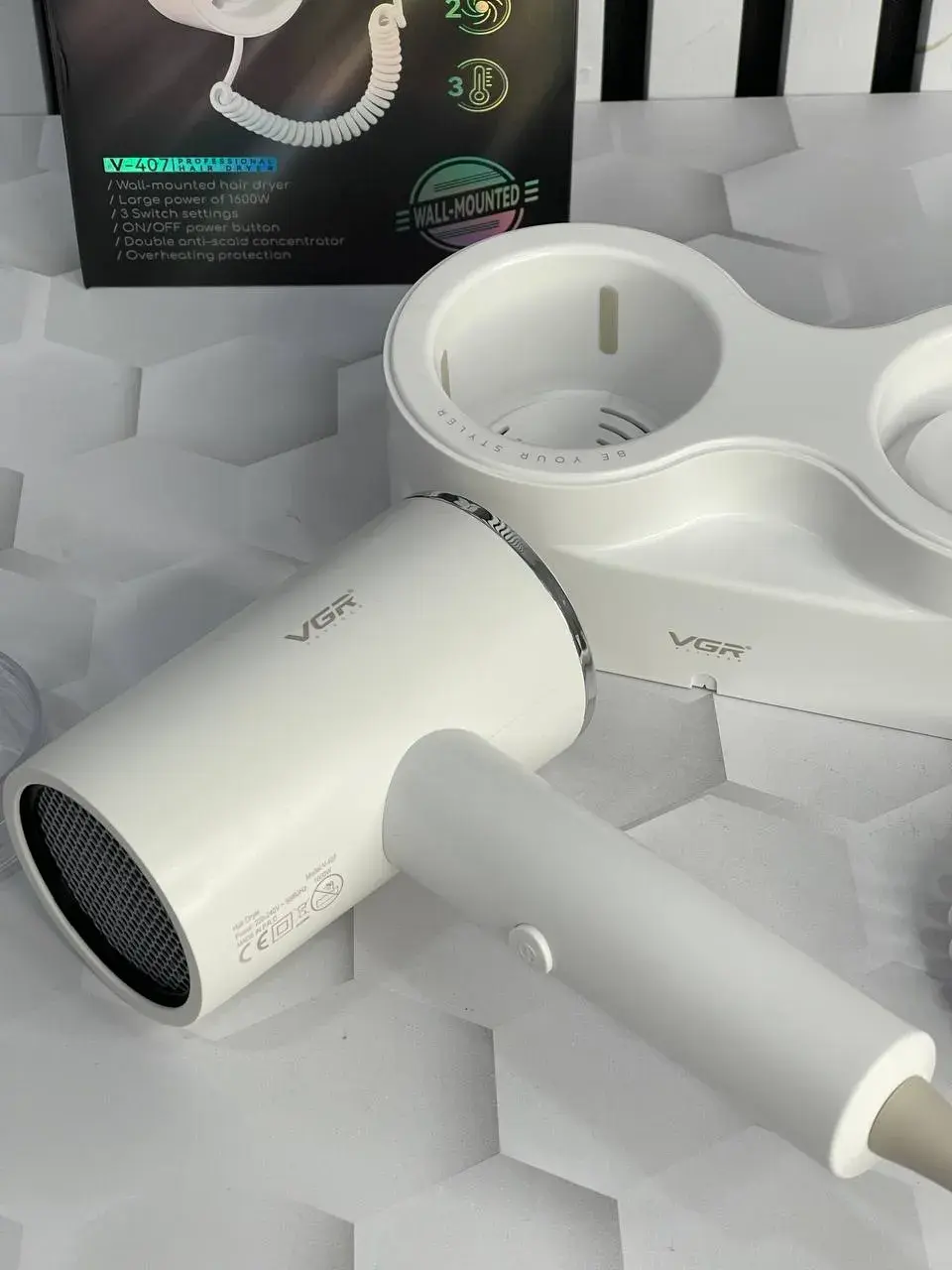 VGR Wall-Mounted Hair Dryer 1600W V-407