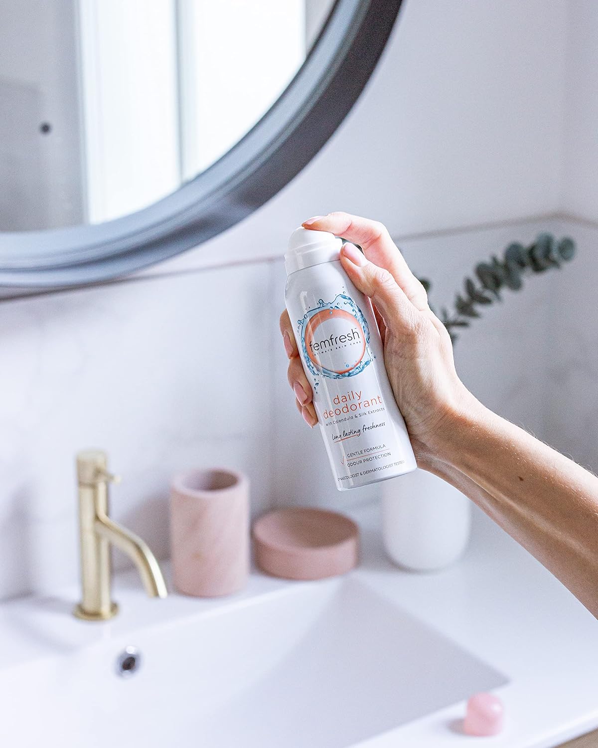 Femfresh Daily Deodorant for Sensitive Areas with Breeze Scent - 125 ml — image 3