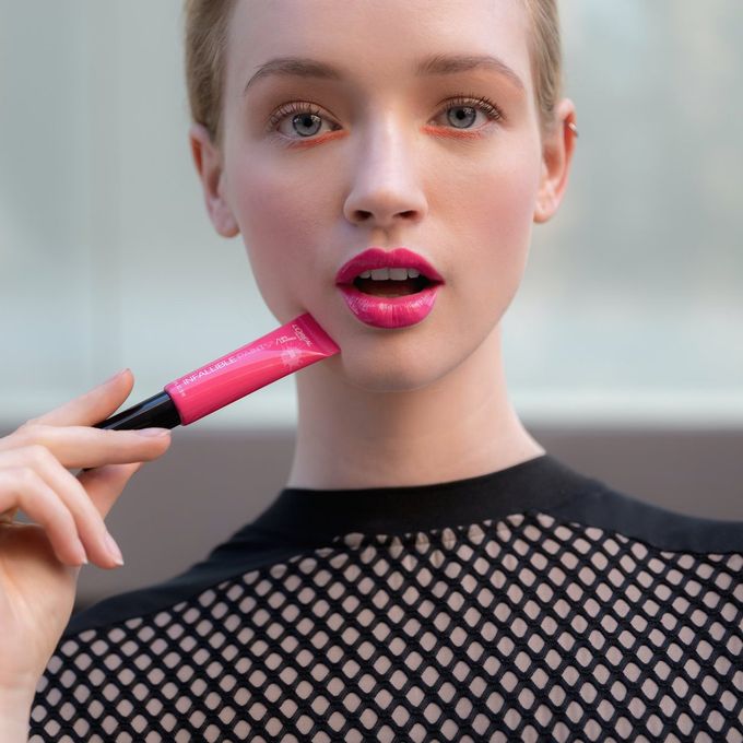 L'Oreal Paris Infallible Fuchsia Lipstick - 318 Fearless Fuchsia — image 2
