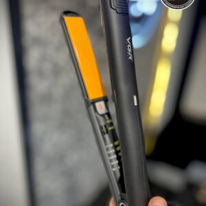 مكواة فرد شعر VGR V-501 الاحترافية - سيراميك، تسخين فائق 1080°F، تحكم حراري رقمي، تصميم أنيق مع حقيبة جلدية