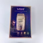 ماكينة حلاقة VGR V-349 الذهبية للرجال - لاسلكية بتقنية القطع برقائق التيتانيوم الثلاثية، شاشة LED، تصميم مريح