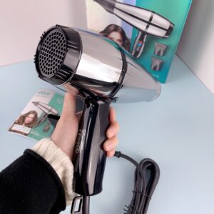 استشوار VGR 466 أيوني احترافي - 2400 واط، 3 حرارة/سرعتين، محرك AC نحاسي، تصميم معدني، 2 فوهة مكثفة، تقنية النانو أيونيك