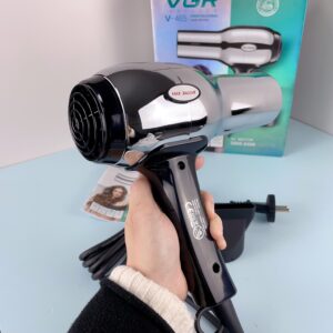 مجفف شعر VGR احترافي V-465 - قوة 2400 واط (أداء فعال)، 3 إعدادات حرارة، سرعتين، زر هواء بارد، تصميم معدني أسود أنيق