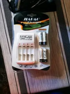 شاحن بطاريات قلم AA/AAA + 4 حجاره Jiabao Battery Charger AA/AAA + Set Of Batteries - 4 Pcs (AA)